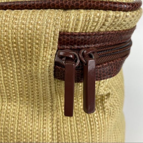 Basics woven tan & brown toiletries cosmetics bg - Picture 3 of 10